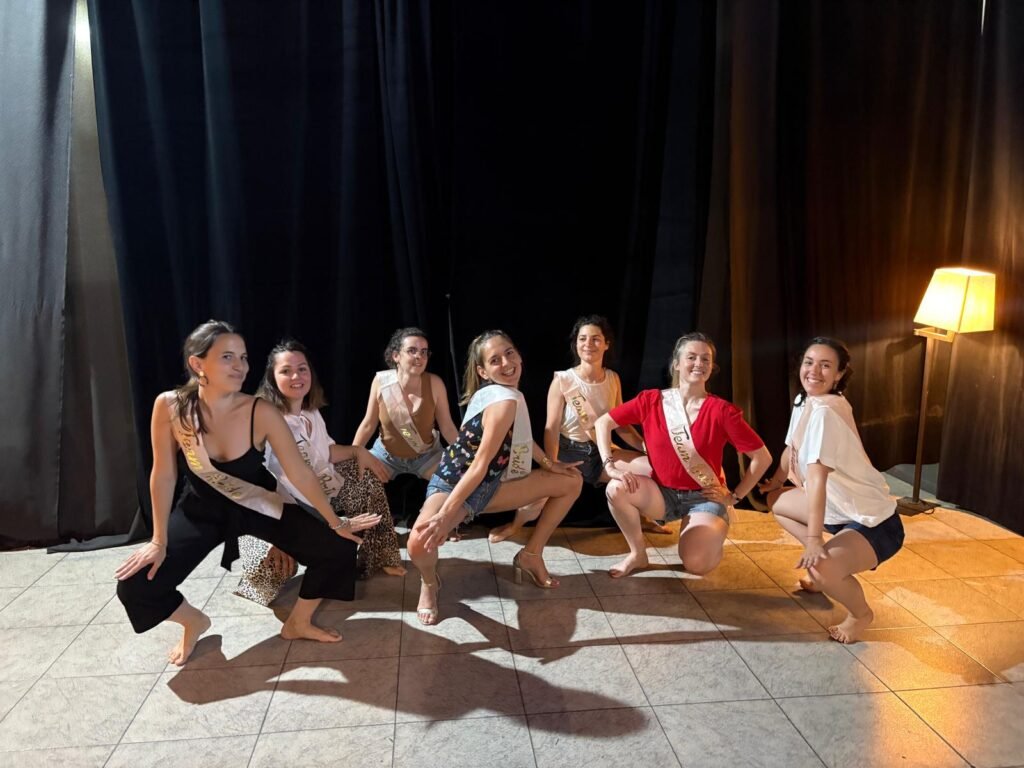 Clase de twerk en Barcelona — grupo riéndose durante la coreografía