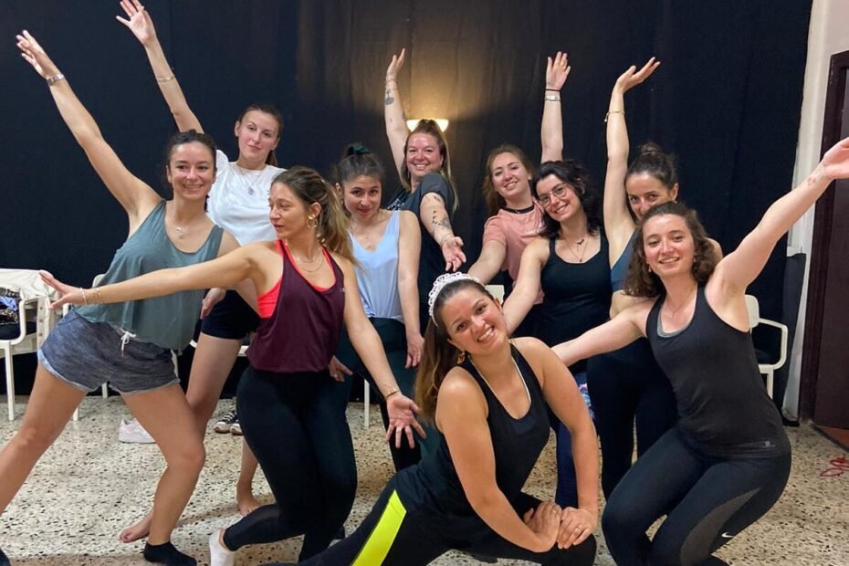Groupe d'amies pour un EVJF à Barcelone Cours de zumba